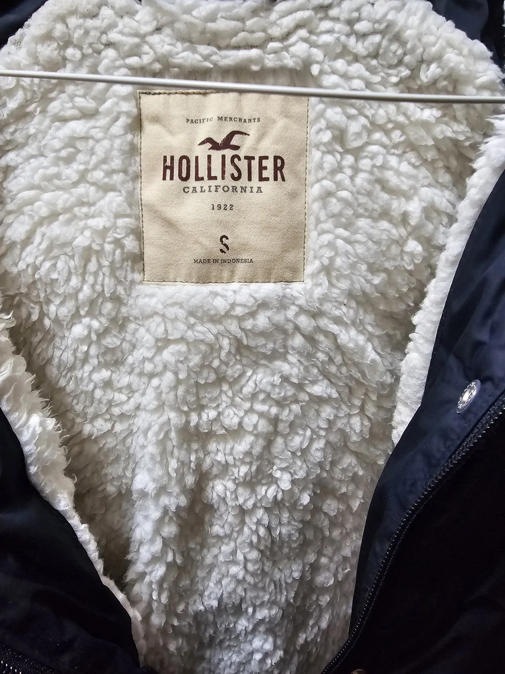 Y2k Hollister Navy Blue Puffer Jacket with Cream Sherpa Lining